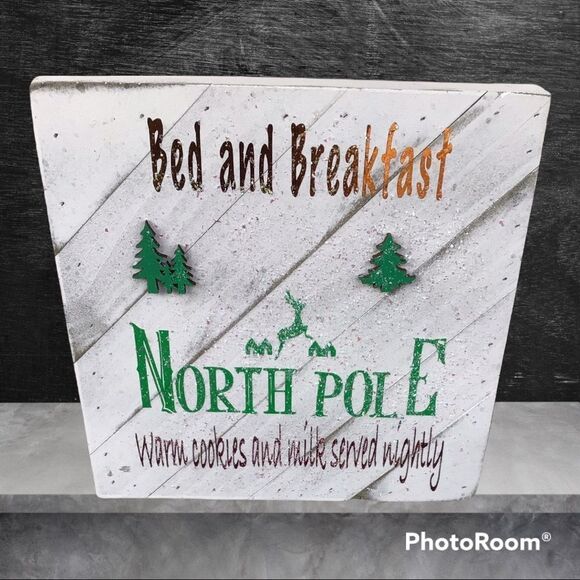 Santa Claus Christmas sign decorations. - Picture 2 of 7